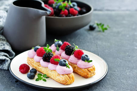 Éclairs aux fruits rouges