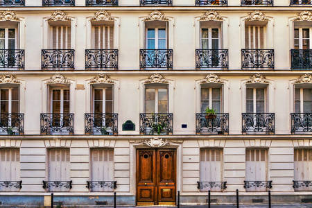Façade d'une maison ancienne à Paris